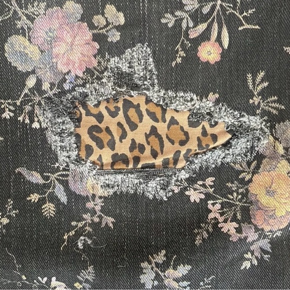 R13 Boyfriend Floral Jean in Black 27 - Picture 7 of 12